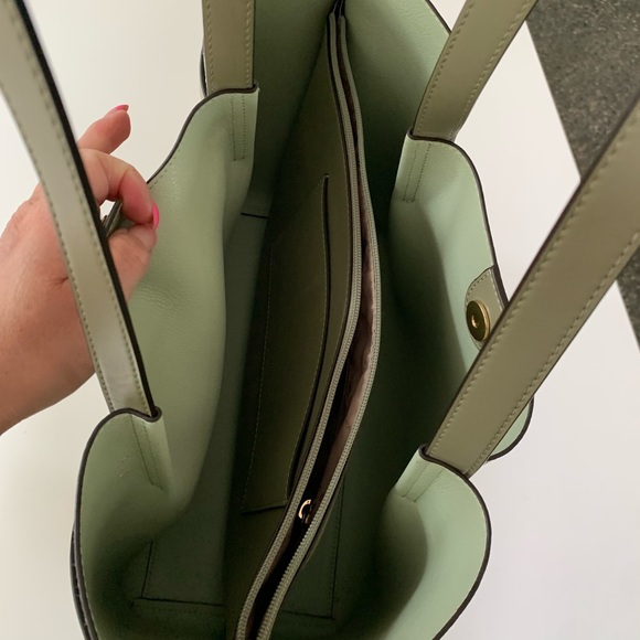 Michael Kors Emilia LARGE PEBBLED TOTE
• Fits 13” laptop - Picture 5 of 7